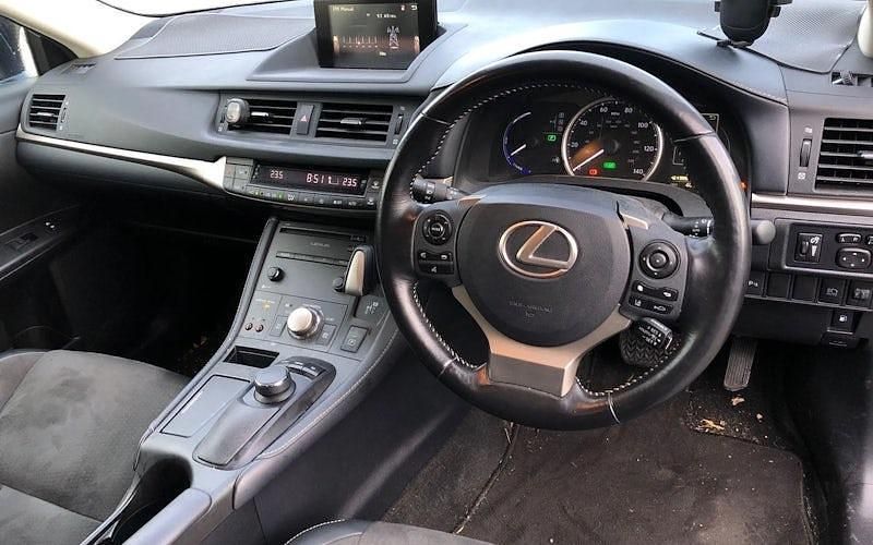 Used Lexus CT200h Luxury Line 136 HP (100 kW) 2018 Blue Hatchback