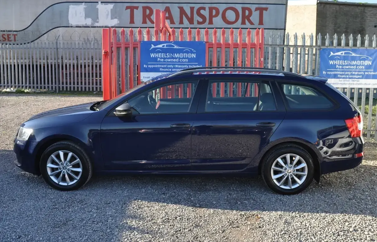 Used Skoda Octavia 110 HP (80 kW) 2015 Blue Estate