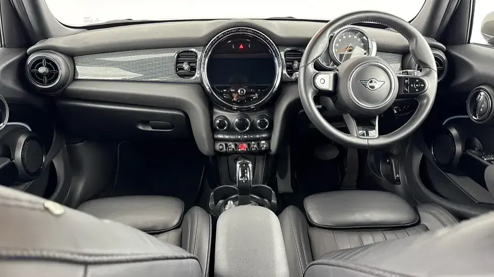 Usado Mini Cooper Exclusive 134 CV (98 kW) 2022 Negro Utilitario