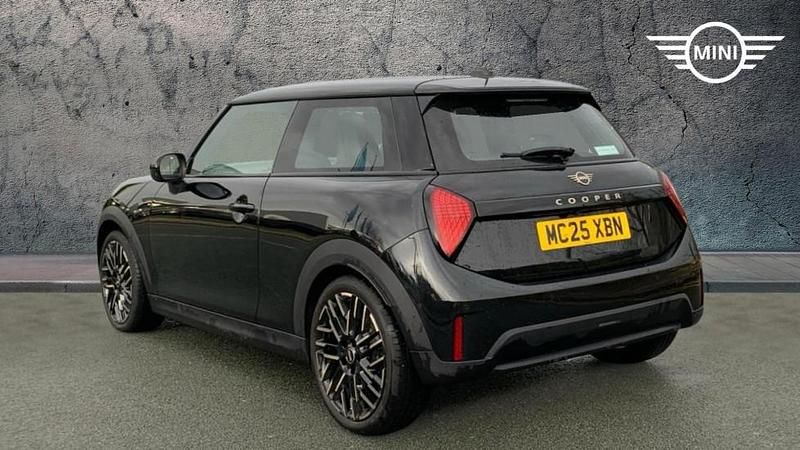 Usado Mini Cooper Hatch 113 kW (154 HP) 2025 Preto Citadino