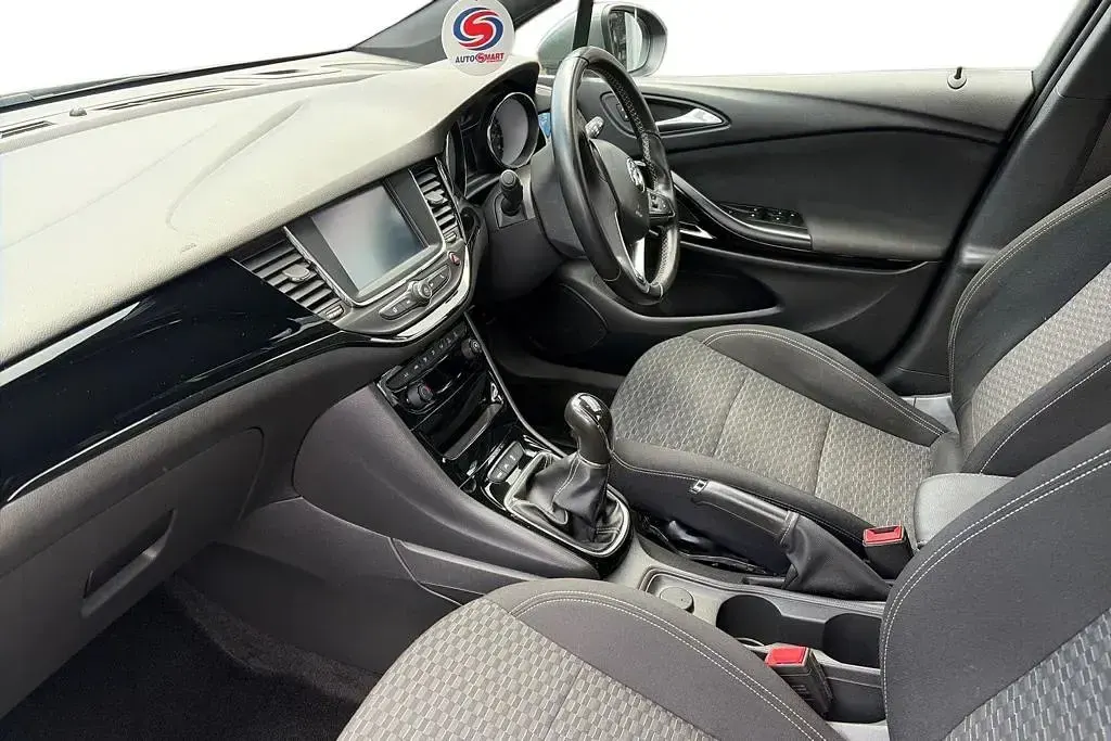 Used Vauxhall Astra SRi 150 HP (110 kW) 2017 Cosmic grey Hatchback