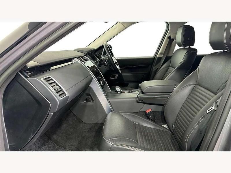 Used Land Rover Discovery 5 S 300 HP (220 kW) 2022 Grey SUV