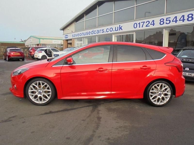 Red Used 2014 Ford Focus Zetec Hatchback | £3,994 (Fair price) - Image 1/4