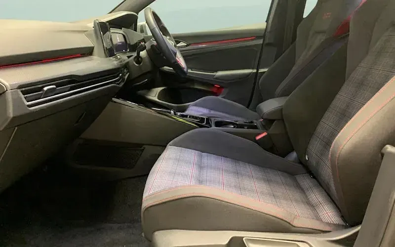 Usado VW Golf VIII GTI 245 CV (180 kW) 2023 Gris Utilitario