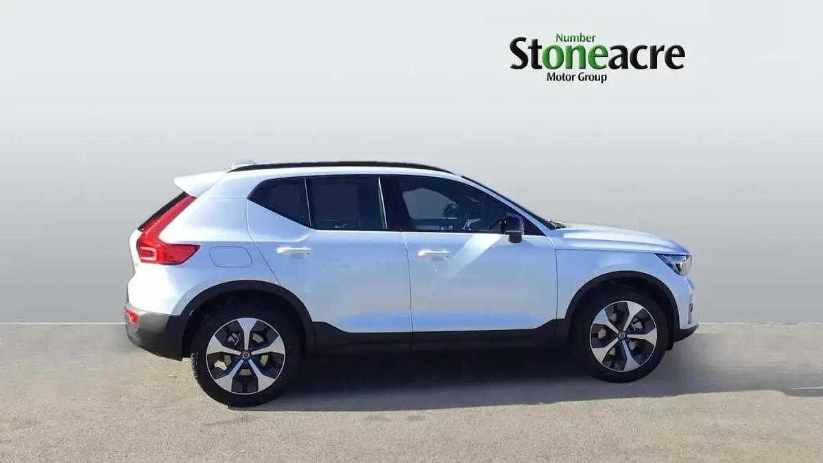 New Volvo XC40 Plus 2026 White SUV