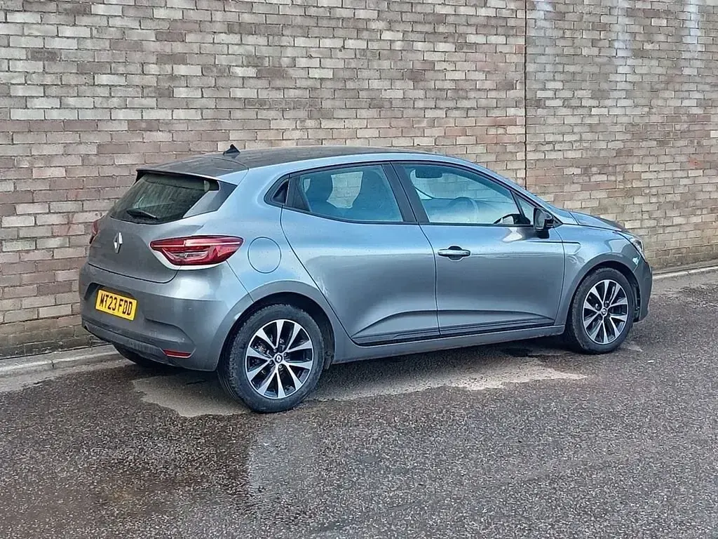 Usado Renault Clio V Evolution 90 HP (66 kW) 2023 Cinzento Citadino