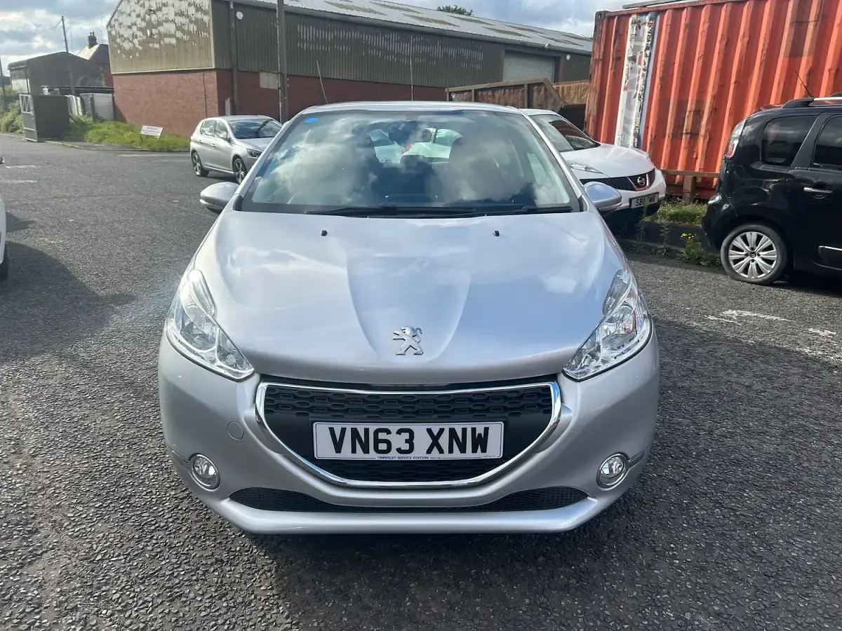 Used Peugeot 208 Active 82 HP (60 kW) 2013 Silver Hatchback