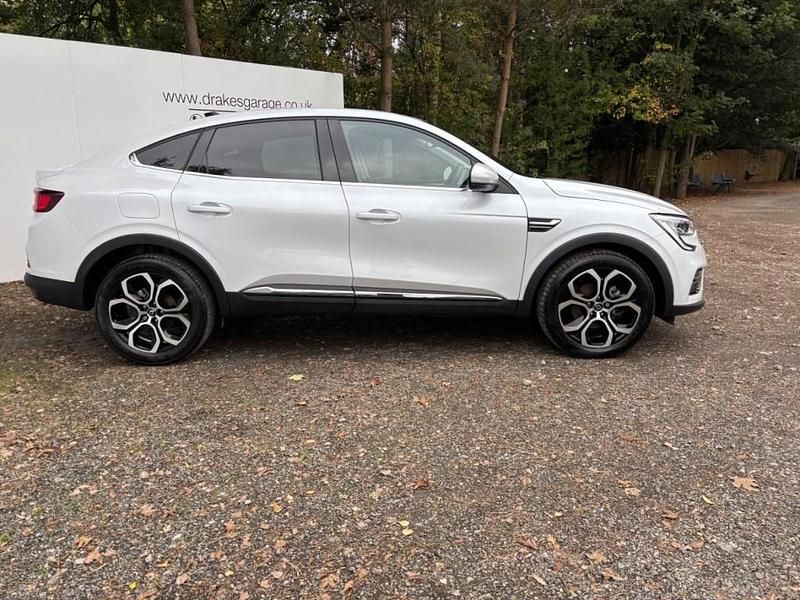 Used Renault Arkana Techno 2023 White SUV