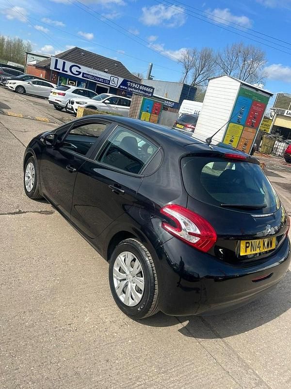 Usado Peugeot 208 Access 82 HP (60 kW) 2014 Preto Citadino