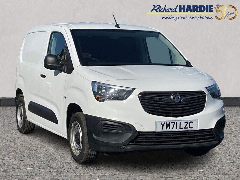 White Used 2022 Vauxhall Combo MPV | £8,395 (Super price) - Image 1/4