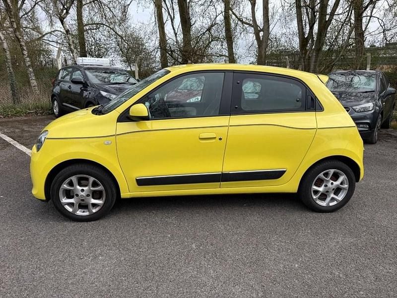 Used Renault Twingo Dynamique 70 HP (51 kW) 2016 Yellow Hatchback