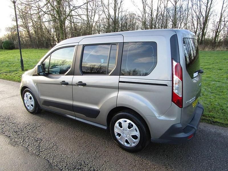 Used Ford Tourneo Connect Zetec 100 HP (73 kW) 2016 Grey MPV