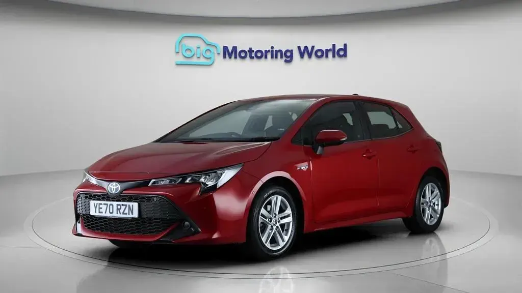 Used Toyota Corolla 122 HP (89 kW) 2020 Red Hatchback
