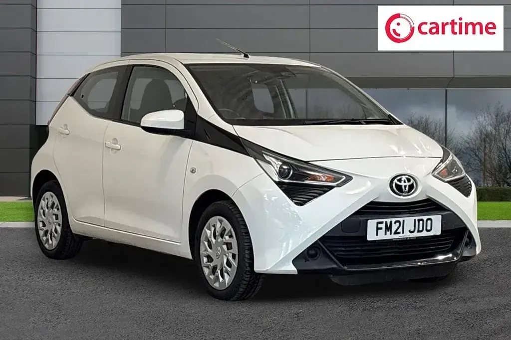 Used Toyota Aygo X-play 72 HP (52 kW) 2021 Hatchback