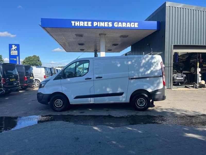 White Used 2014 Ford Transit Custom Van | £8,495 (Fair price) - Image 1/4