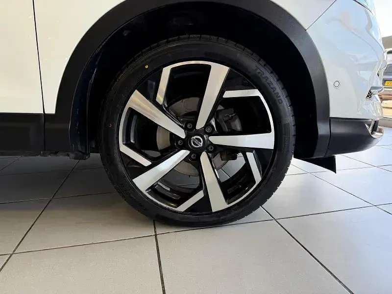Used Nissan Qashqai Tekna 140 HP (102 kW) 2019 White SUV