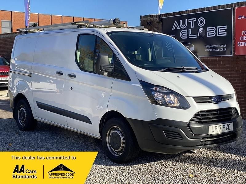 White Used 2017 Ford Transit Custom Van | £6,990 (Good price) - Image 1/3