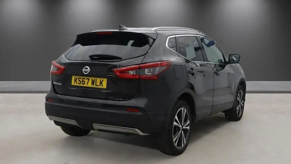 Used Nissan Qashqai N-Connecta 115 HP (84 kW) 2017 Black SUV