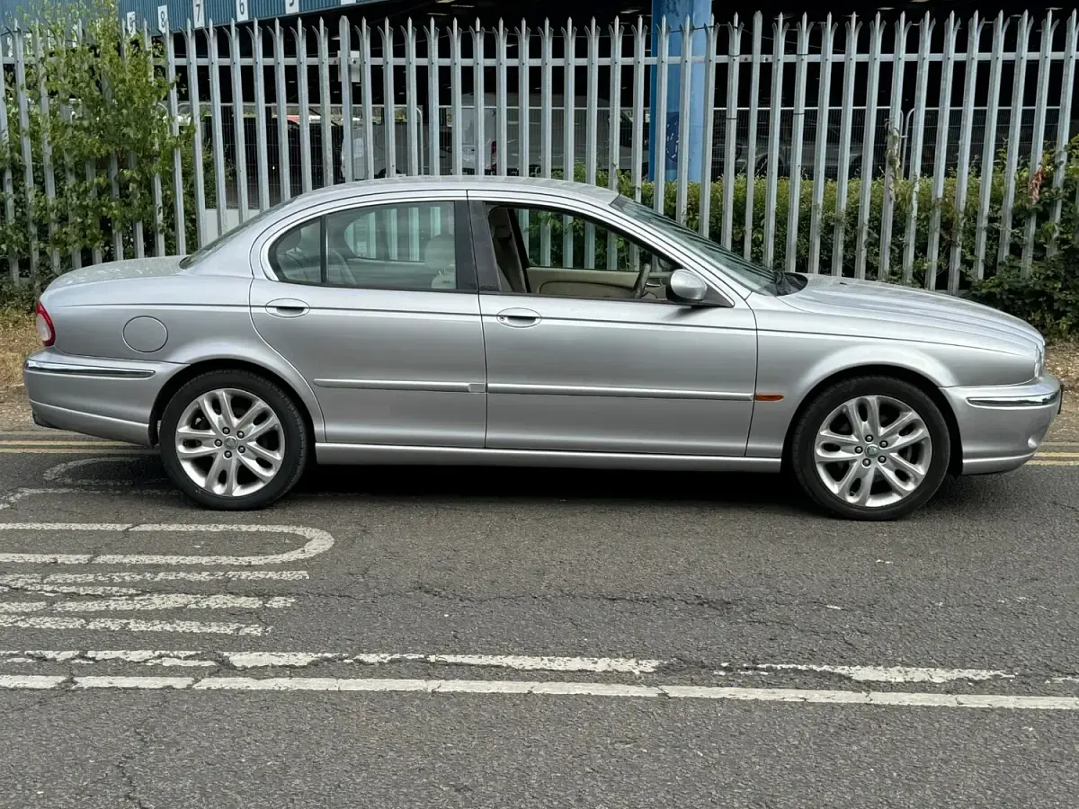 Used Jaguar X-type 156 HP (114 kW) 2003 Silver Sedan