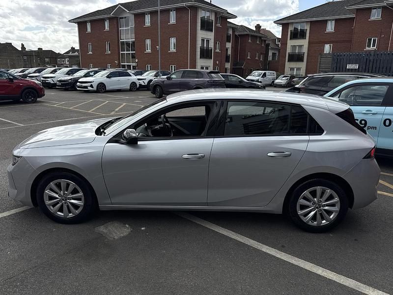 Używany Vauxhall Astra Design Edition 108 KM (79 kW) 2023 Szary Hatchback