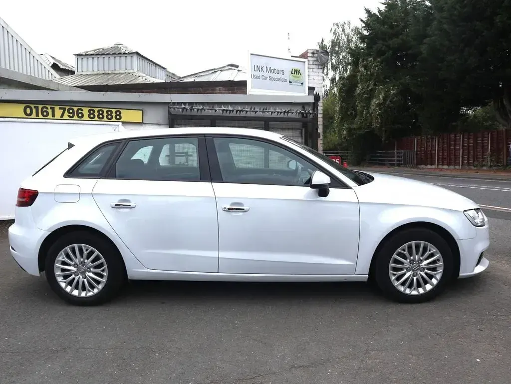Used Audi A3 Business 2017 White Hatchback