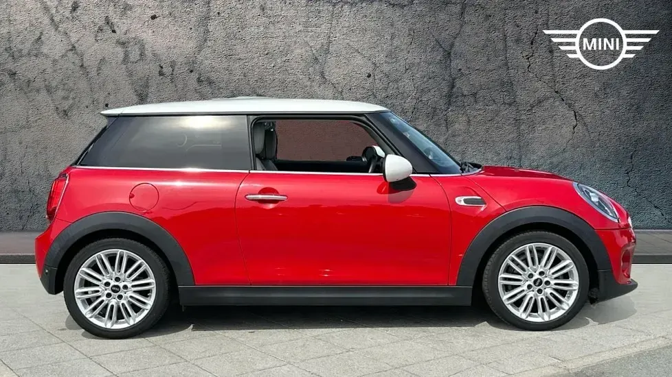 Used Mini Cooper Hatch 134 HP (98 kW) 2018 Red Hatchback