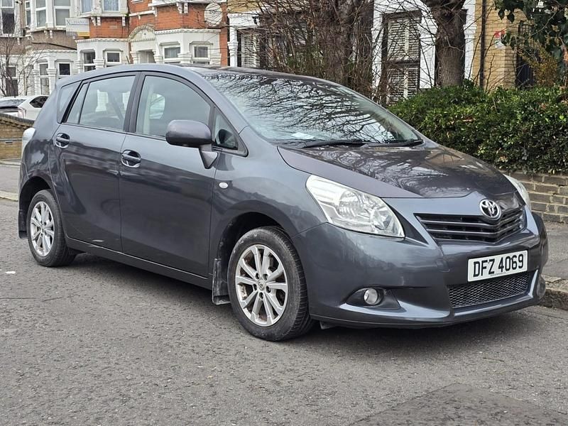 Used Toyota Verso 2010 Grey MPV