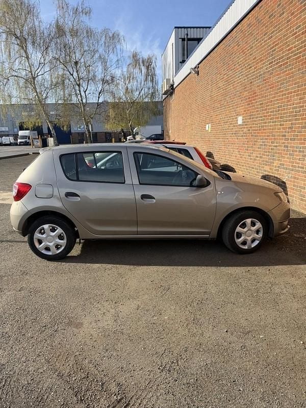 Used Dacia Sandero Ambiance 75 HP (55 kW) 2014 Beige Hatchback