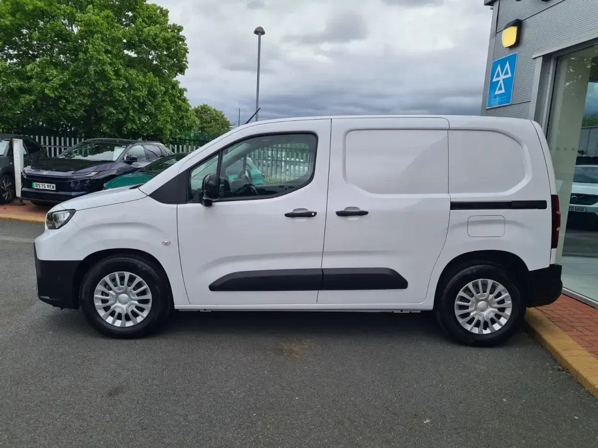 Occasion Toyota Proace 11 kW (15 ch) 2024 Blanc Monospace