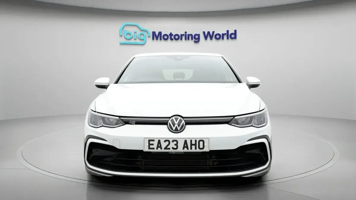 Used VW Golf VIII R-line 150 HP (110 kW) 2023 White Hatchback