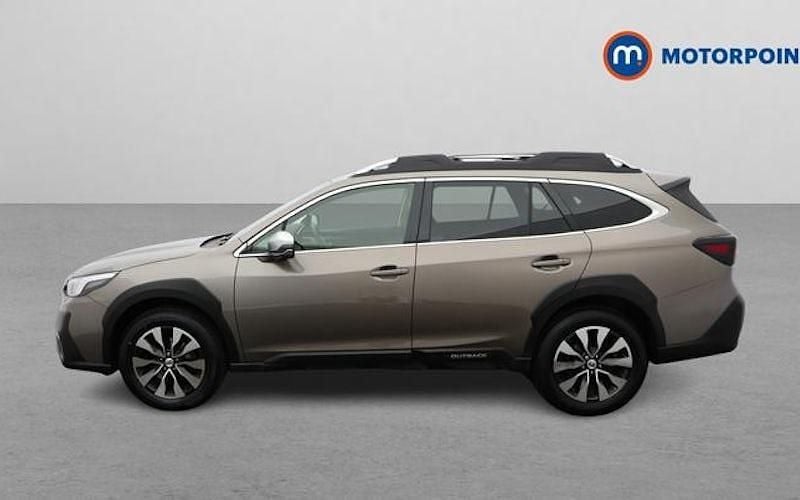 Begagnad Subaru Outback 169 HK (124 kW) 2023 Guld Kombi