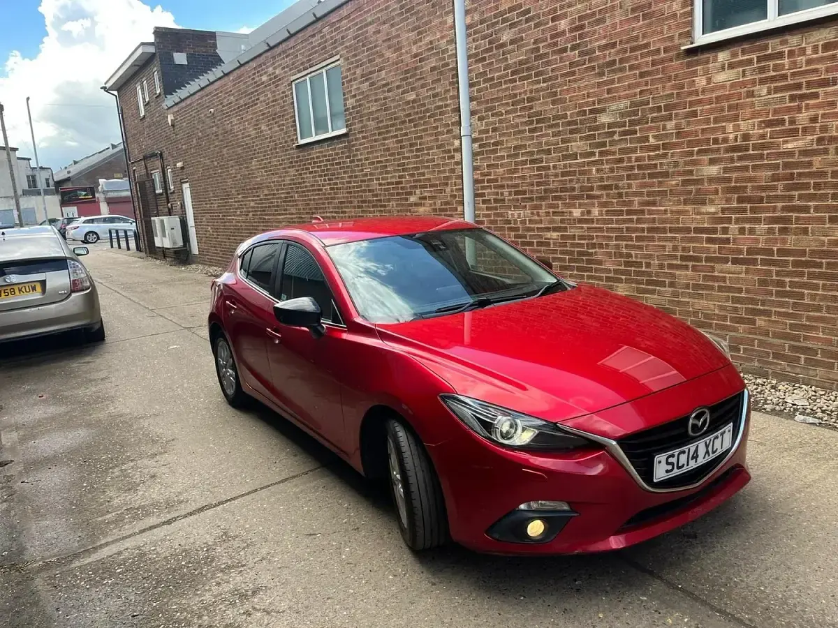 Used Mazda 3 2014 Red Hatchback