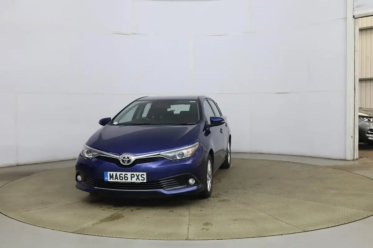 Used Toyota Auris Business Edition 2016 Blue