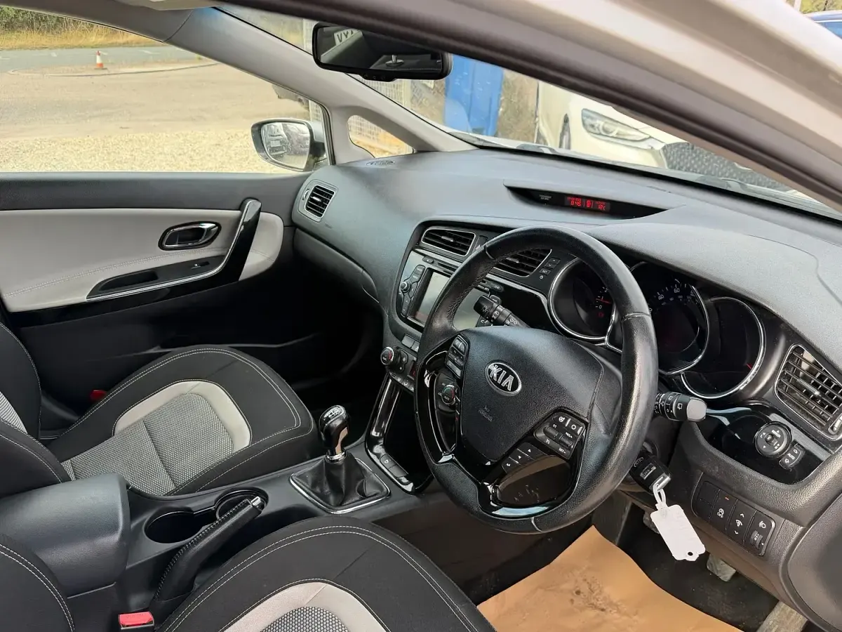 Used Kia Ceed 2015 Silver Hatchback