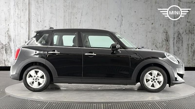 Używany Mini ONE Classic 101 KM (74 kW) 2021 Czarny Hatchback