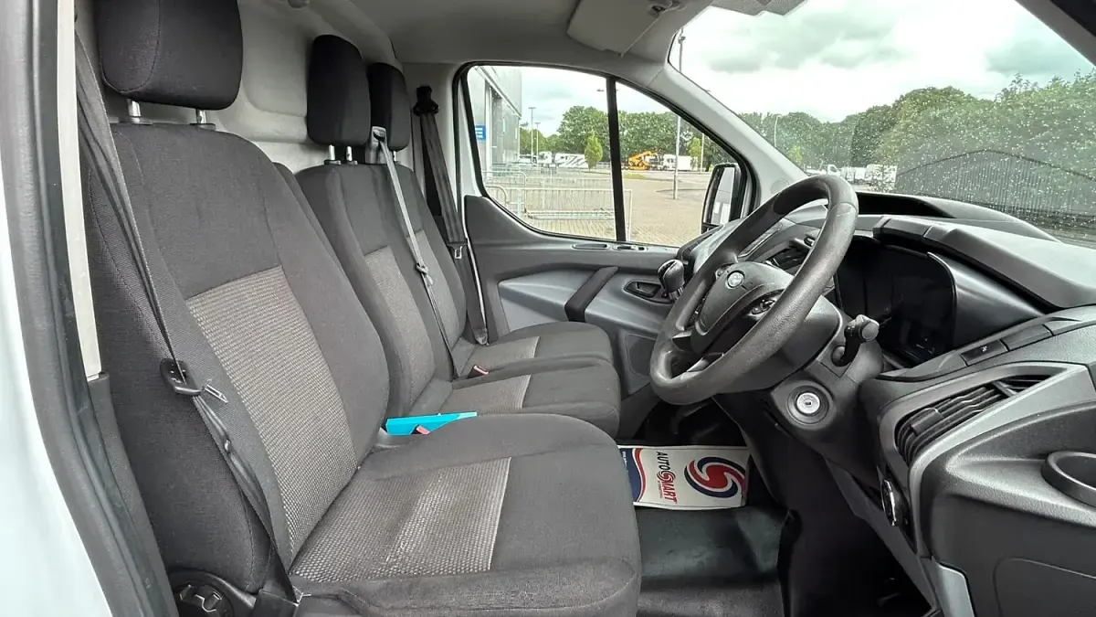 Used Ford Transit Custom 105 HP (77 kW) 2017 White Van