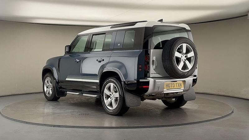 Used Land Rover Defender SE 250 HP (183 kW) 2023 Tasman blue SUV