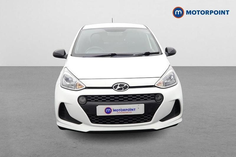 Used Hyundai i10 GO! 67 HP (49 kW) 2018 White Hatchback