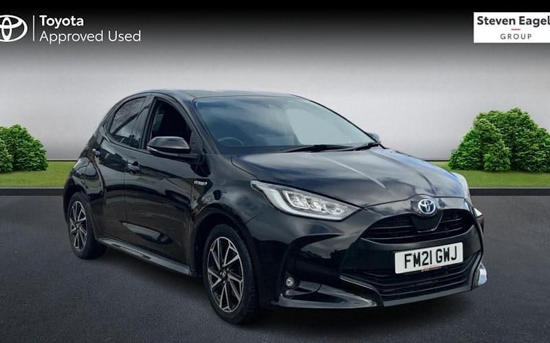 Used 2025 Toyota Yaris Hybrid Design Hatchback | £15,630 (Super price) - Image 1/3