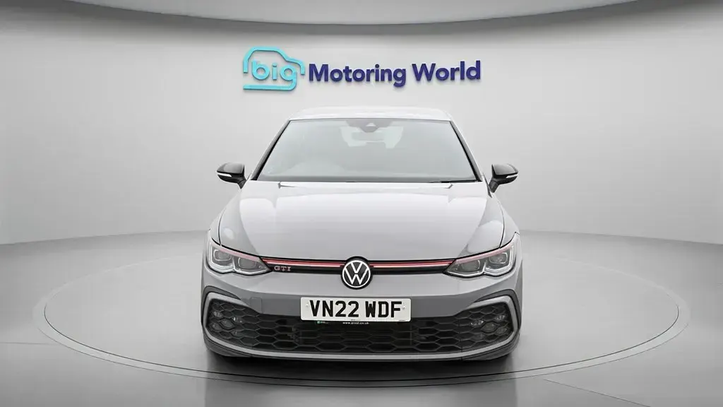 Używany VW Golf VIII GTI 245 KM (180 kW) 2022 Szary Hatchback