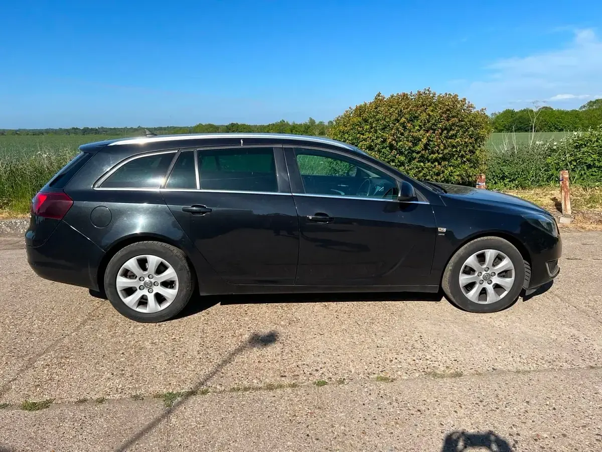 Used Vauxhall Insignia SRi 2015 Black Estate