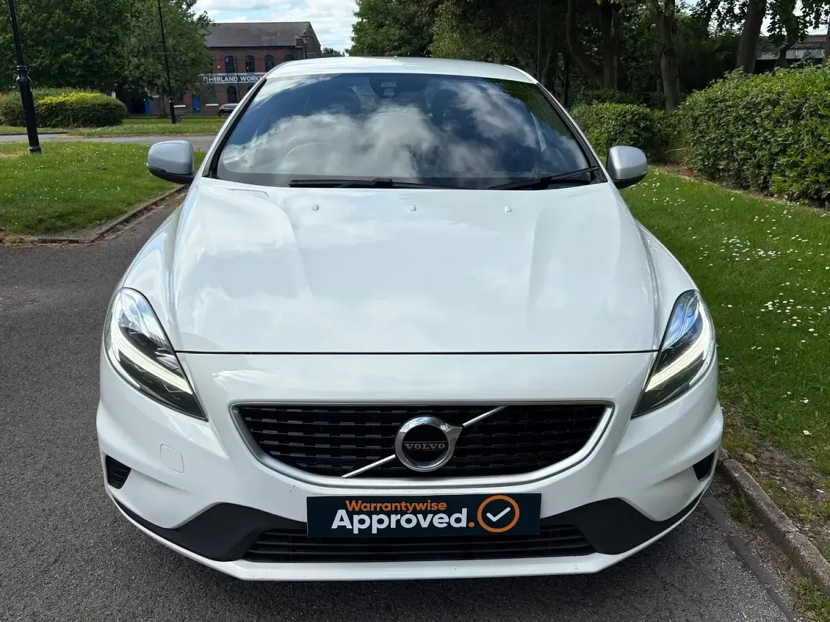 Used Volvo V40 R-Design 2018 White Hatchback