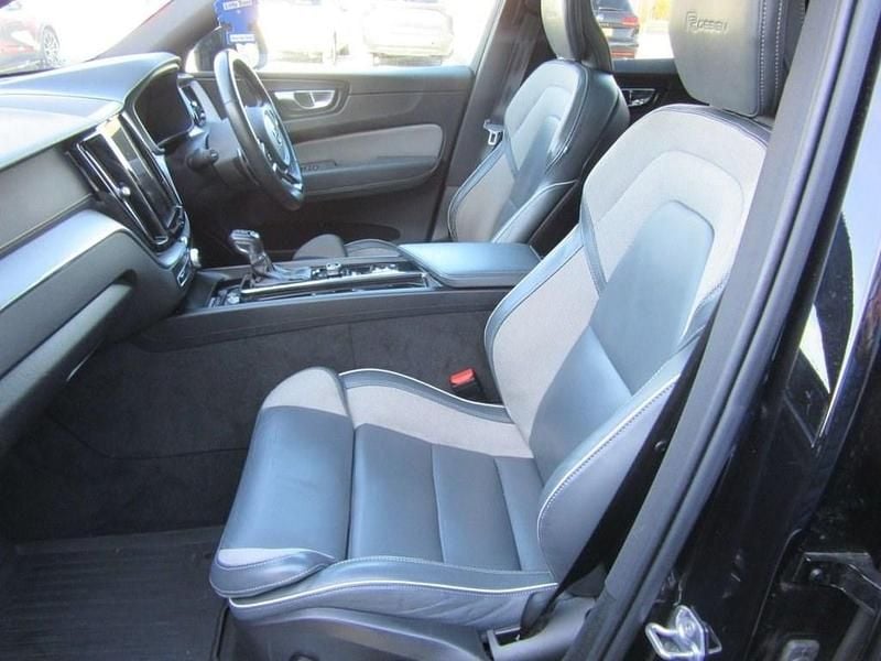 Used Volvo XC60 R-Design Pro 250 HP (183 kW) 2019 Black SUV