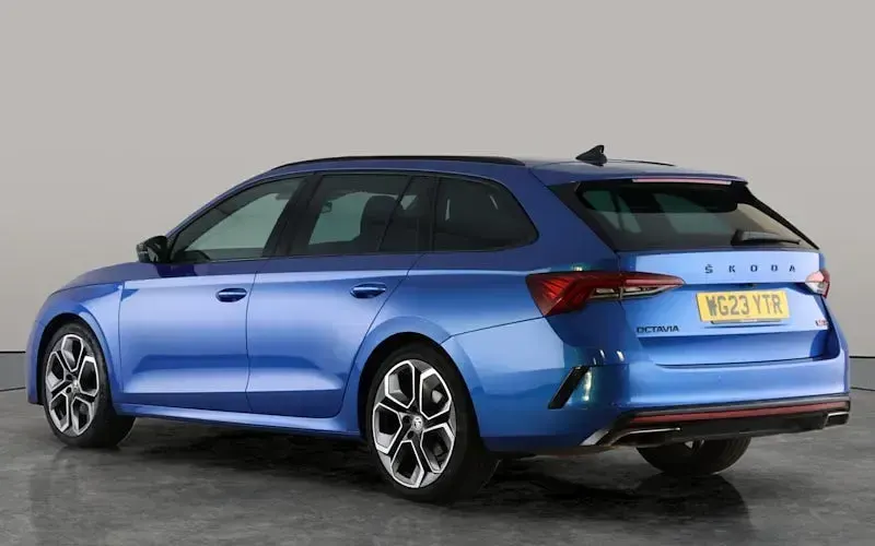 Used Skoda Octavia vRS 245 HP (180 kW) 2023 Blue Estate