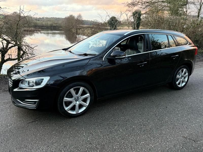 Usado Volvo V60 SE Lux 150 CV (110 kW) 2016 Negro Familiar