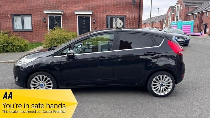 Used Ford Fiesta Titanium 70 HP (51 kW) 2012 Black Hatchback