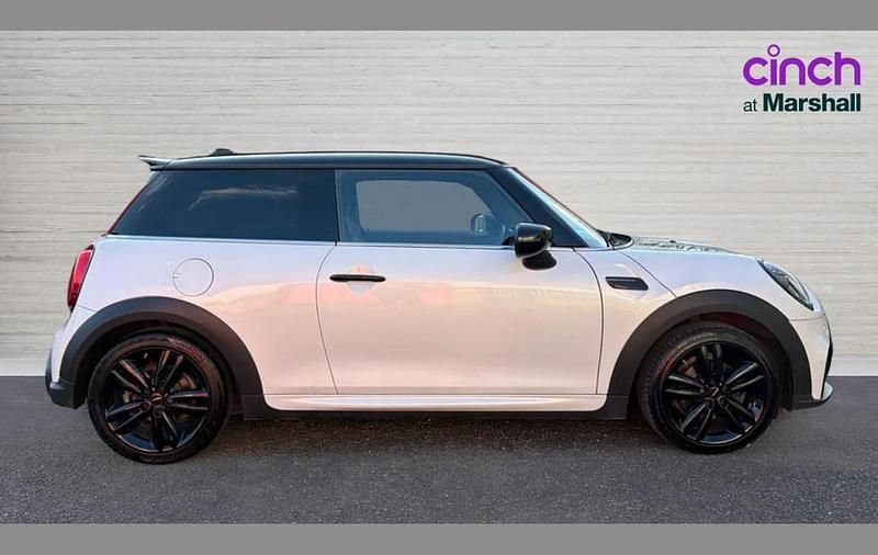 Usado Mini Cooper Premium 134 HP (98 kW) 2024 Branco Citadino