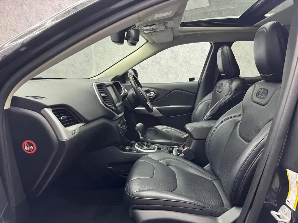 Used Jeep Cherokee Overland 200 HP (147 kW) 2017 Black SUV