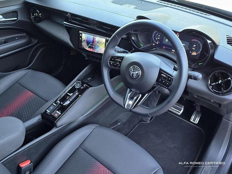 Used Alfa Romeo Junior 134 HP (98 kW) 2025 Black SUV