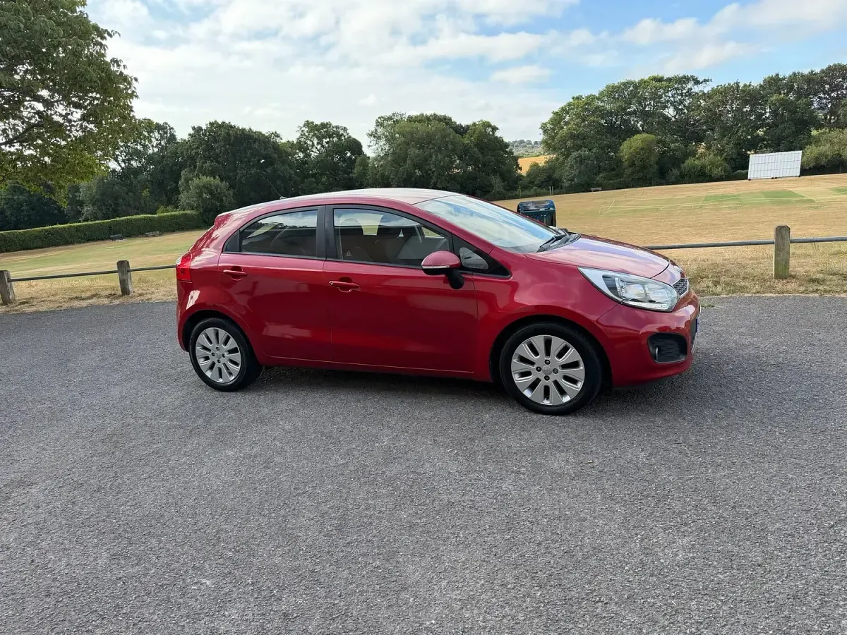 Used Kia Rio 90 HP (66 kW) 2013 Red Hatchback
